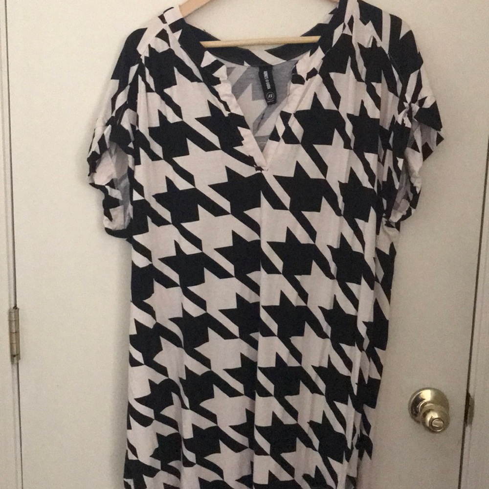 Agnes and Dora houndstooth tunic